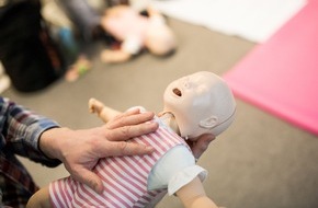 AOK Sachsen-Anhalt: Magdeburg: AOK bietet kostenloses Seminar für erste Hilfe bei Kindern