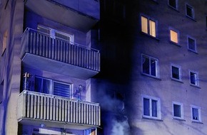 Feuerwehr Frankfurt am Main: FW-F: Wohnungsbrand in Sossenheim, 22 Personen vom Rettungsdienst betreut, 5 Verletzte