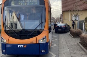 Polizeidirektion Neustadt/Weinstraße: POL-PDNW: Ellerstadt - Verkehrsunfall mit Straßenbahn