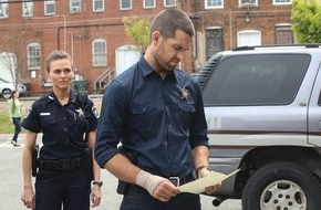 Sky Deutschland: Es ist schwer, alte Gewohnheiten abzulegen: die dritte Staffel der Actionthriller-Serie "Banshee: Small Town. Big Secrets." exklusiv auf Sky