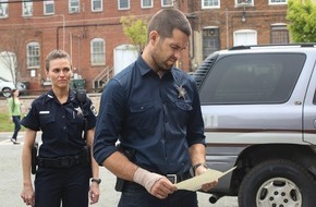 Sky Deutschland: Es ist schwer, alte Gewohnheiten abzulegen: die dritte Staffel der Actionthriller-Serie "Banshee: Small Town. Big Secrets." exklusiv auf Sky