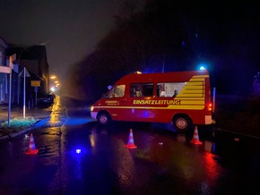 FW-EN: Unruhige Feiertage mit acht Einsätzen für die Feuerwehr - Möglicher Hangrutsch an der Straße Schede / Kaiserstraße - Lose Bauteile an der Stiftskirche
