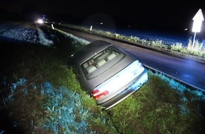 Kreispolizeibehörde Herford: POL-HF: BMW landet im Graben- Fahrer unter Alkoholeinfluss