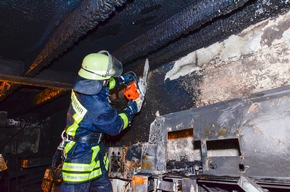 FW-CW: Update zu Brand in Werkstatt -Zahlreiche Glutnester gelöscht-