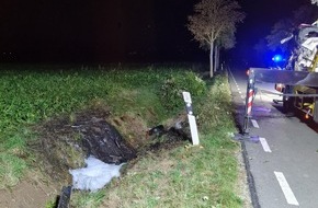 Polizeiinspektion Hildesheim: POL-HI: Verkehrsunfall mit drei leicht verletzten Personen und anschließendem Pkw-Brand - Fahrzeugführer steht unter Alkoholeinfluss