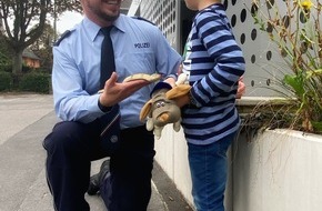 Polizei Hagen: POL-HA: Nach vermeintlichem Schlangenfund - Sechsjähriger erhält Spielzeug zurück