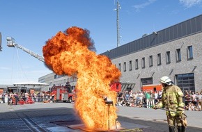 Feuerwehr Leverkusen: FW-LEV: 50 Jahre Berufsfeuerwehr Leverkusen - ein Jubil&auml;umswochenende im Zeichen von Einsatz, Ehrenamt und Gemeinschaft