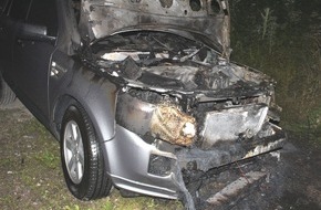 Polizei Hagen: POL-HA: Brandstiftung in Hohenlimburg - Land Rover steht in Flammen