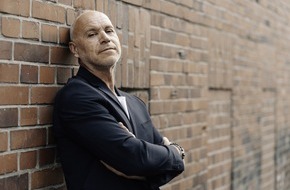 Euvia Travel GmbH: Pressemitteilung: „Lasso“-Sänger Olaf Henning im sonnenklar.TV Interview: „Ich war noch nie in den USA“
