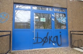 Polizeipräsidium Westpfalz: POL-PPWP: Turnhalle mit Graffiti beschmiert - Wer kann Hinweise geben?