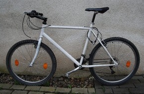Polizeiinspektion Northeim: POL-NOM: Polizei stellt Fahrrad am Tatort sicher - Wer kann Hinweise zu dem Fahrrad geben?