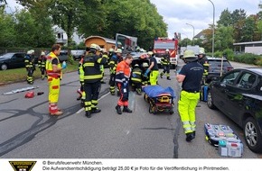 Feuerwehr München: FW-M: Parkende Fahrzeuge gerammt (Bogenhausen)