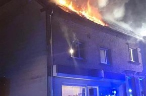 Polizeidirektion Kaiserslautern: POL-PDKL: Dachstuhlbrand eines Mehrfamilienhauses