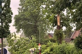 Feuerwehren im Kreis Soest: FW Kreis Soest: Unwetterfront trifft den Kreis Soest/ Zahlreiche Eins&auml;tze fordern aktuell die Feuerwehren im gesamtem Kreisgebiet