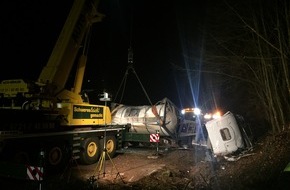 Polizeidirektion Landau: POL-PDLD: Lingenfeld - Lkw- Unfall auf der B9