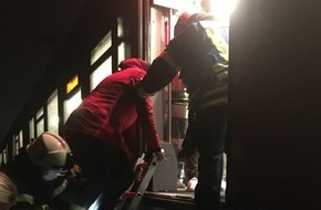Feuerwehr Dinslaken: FW Dinslaken: Schwerer Verkehrsunfall am Bahnübergang