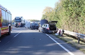 Polizei Bielefeld: POL-BI: Unfall auf der A2: Pferdeanhänger kippt auf die Seite