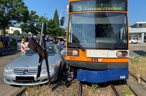 Polizeidirektion Neustadt/Weinstraße: POL-PDNW: Verkehrsunfall mit Straßenbahn führt zur kurzfristiger Sperrung