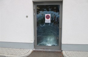 Polizei Düren: POL-DN: Mit dem Auto in den Supermarkt