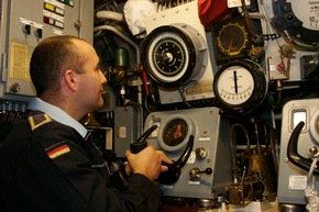 Deutsche Marine - Bilder der Woche: &quot;Egal wer das Tor schießt - Hauptsache die Mannschaft gewinnt&quot; - Die U-Boot-Fahrer der Deutschen Marine sind Teamarbeiter unter Wasser