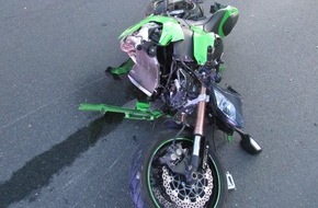 Polizei Mettmann: POL-ME: Verdacht des illegalen Rennens: 30-jähriger Motorradfahrer nach Verkehrsunfall leicht verletzt - Hilden - 2210043