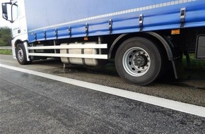Verkehrsdirektion Koblenz: POL-VDKO: Verkehrsunfall mit Lkw-Beteiligung - ca. 300 L Dieselkraftstoff ausgelaufen