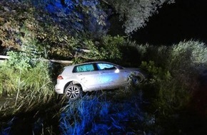 Polizeiinspektion Cuxhaven: POL-CUX: Verkehrsunfall auf der B73 im Bereich Wingst - Fahrzeugf&uuml;hrer leicht verletzt (Foto im Anhang)