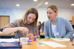 Lehrerkongress der Chemie in Baden-Württemberg / Experimentieren und Informieren für einen spannenden Chemie-Unterricht