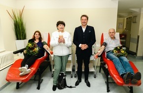Haema Blutspendedienst: "Plasma verbindet uns" / Trialog zwischen Medizinexperte, Spendern und Patientin bei Haema / 10. Internationale Woche der Plasmaspende / vom 3. bis 7. Oktober 2022