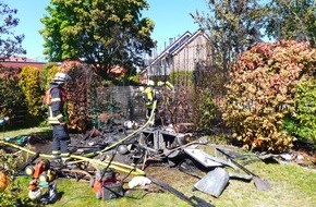 Feuerwehr Oberhausen: FW-OB: Heckenbrand in Königshardt