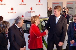 Vodafone GmbH: Bundeskanzlerin Angela Merkel besucht Vodafone auf der IT-Messe CeBIT (mit Bild)