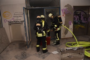 FW-DO: Gemeinsame Übung von Freiwilliger und Berufsfeuerwehr am ehemaligen Marien-Hospital in Kirchhörde