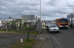 Feuerwehr Pulheim: FW Pulheim: Brand einer Müllpresse löst Feuerwehreinsatz aus
