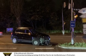Feuerwehr München: FW-M: Medizinischer Notfall führt zu Verkehrsunfall (Riem)