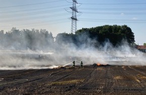 Feuerwehr Hattingen: FW-EN: Großbrand auf Feld drohte auf Siedlung überzugreifen. 100 Feuerwehrkräfte in Hattingen im Einsatz
