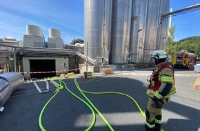 Feuerwehr Herdecke: FW-EN: ABC-Einsatz an der Wetterstraße: Inhalt eines IBC-Containers reagierte - Keine Gefahr für die Bevölkerung.