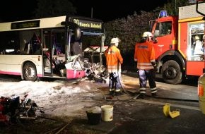 Polizeiinspektion Hameln-Pyrmont/Holzminden: POL-HM: Tödlicher Verkehrsunfall - Motorrad prallt frontal in Linienbus