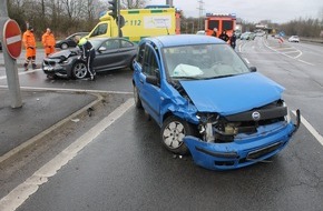 Polizei Aachen: POL-AC: Zwei Verletzte nach Unfall