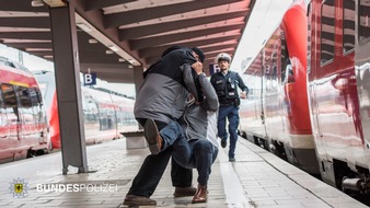 Bundespolizeidirektion München: Bundespolizeidirektion München: Unerwünschte Blicke führen zu Gewalttat