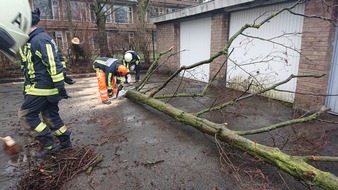 Feuerwehr Bochum: FW-BO: Mehrere Feuerwehreinsätze nach Schneefall in den Morgenstunden im südlichen und südwestlichem Stadtgebiet von Bochum