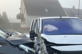 Polizeiinspektion Hildesheim: POL-HI: Verkehrsunfall mit vier beteiligten Fahrzeugen und hohen Sachschaden
