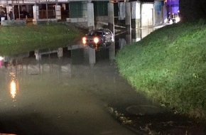 Polizeidirektion Wittlich: POL-PDWIL: Pkw-Fahrer folgt Navi und fährt ins Hochwasser