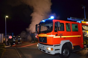 FW-RD: Feuer beim Abfallwirtschaftshof sorgte für eine große Rauchentwicklung In der St. Peter-Ording-Str., in Rendsburg, kam es gestern (13.03.2020) zu einem Feuer eines Bürocontainers.