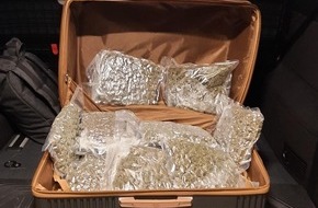 Bundespolizeiinspektion Bad Bentheim: BPOL-BadBentheim: Ein Koffer voller Drogen / 26-Jähriger hat Marihuana im Wert von rund 53.000 Euro im Gepäck