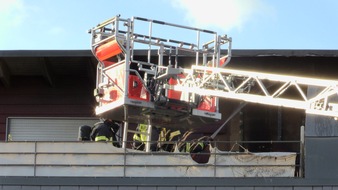 Feuerwehr Mülheim an der Ruhr: FW-MH: Brand in einer Dachgeschosswohnung