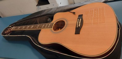 Bundespolizeiinspektion Hamburg: BPOL-HH: Gitarrendiebstahl im Bahnhof Harburg - durch Bundespolizei festgenommener Tatverd&auml;chtiger mit &uuml;berraschender Handlung