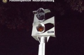 Polizeiinspektion Neubrandenburg: POL-NB: Sachbeschädigung des Blitzers