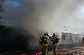 Freiwillige Feuerwehr Burscheid: FW Burscheid: Gebäudebrand in Hilgen-Dünnweg