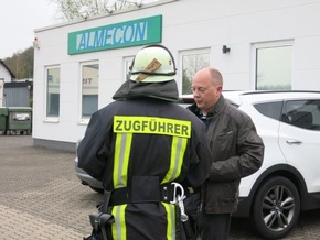 FW-AR: Basislöschzug 6 der Arnsberger Feuerwehr festigt Zusammenarbeit mit gemeinsamer Übung