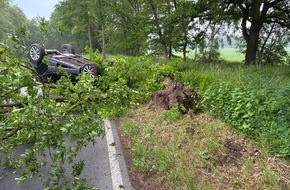 Polizeiinspektion Cuxhaven: POL-CUX: Verkehrsunfall mit leicht verletztem Fahrzeugführer